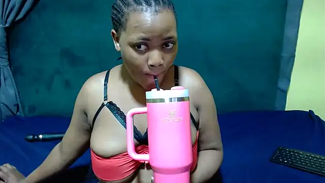 JuicyWetPussy19 webcam