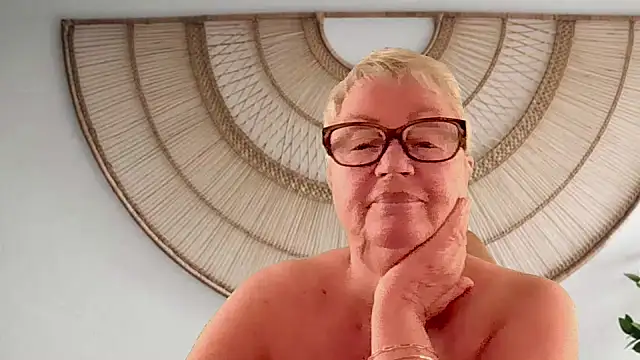 Mystery-Grandmother webcam