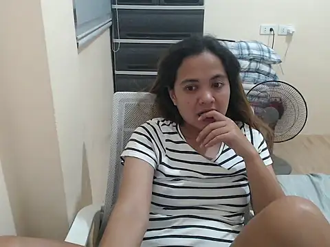 xTheLastVIRGINx webcam