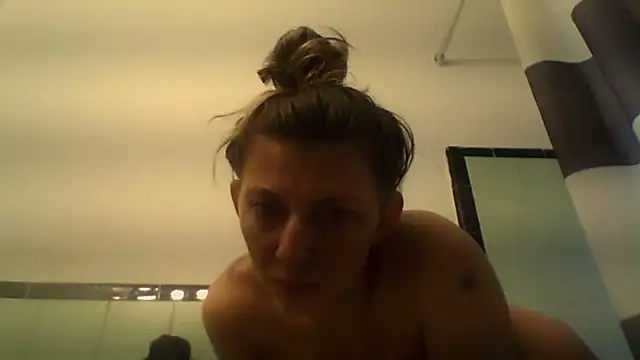 KellyKardashian webcam