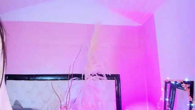 Emily_Roussee webcam