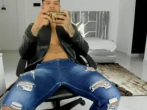 master_leather webcam