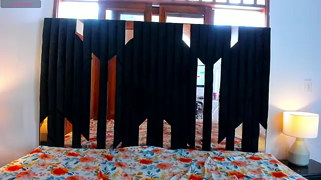 Emily_and_Soffy webcam