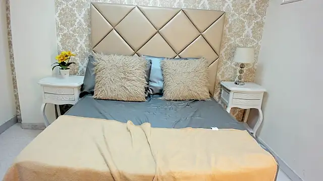 Adriana_Rough webcam