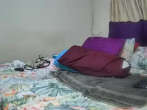 RealQueenOfSouth webcam