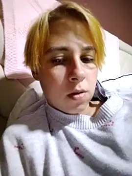 Gussie_Bridie webcam