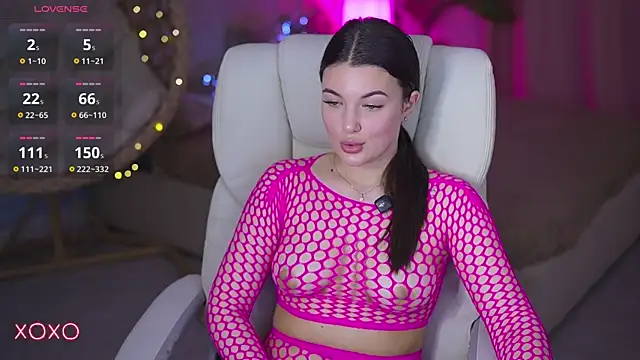 YourLolaBunny webcam