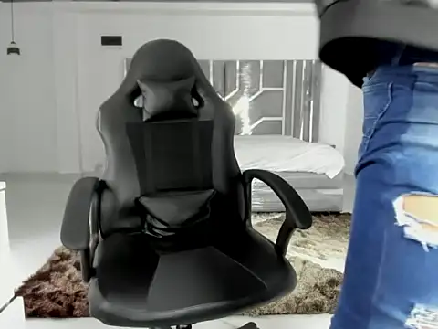 master_leather webcam