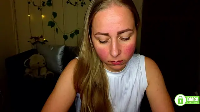 Alicewonderrmiss webcam