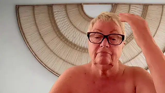 Mystery-Grandmother webcam