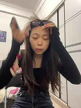 美女RaTnT在线直播