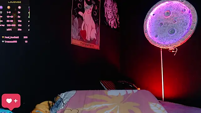 girl_intense444 webcam