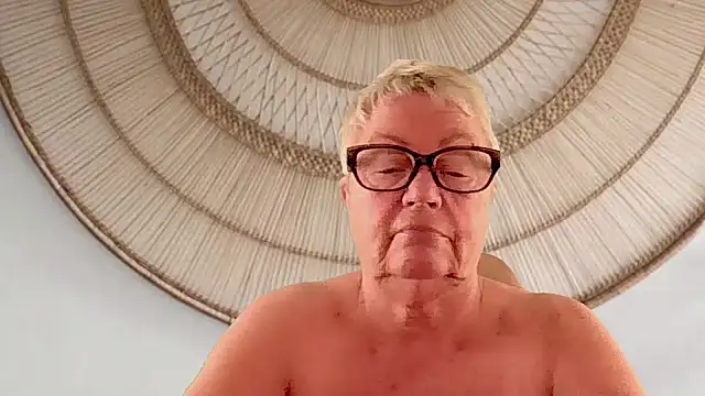 Mystery-Grandmother webcam