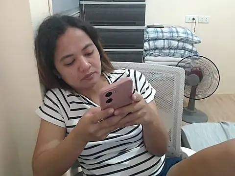 xTheLastVIRGINx webcam