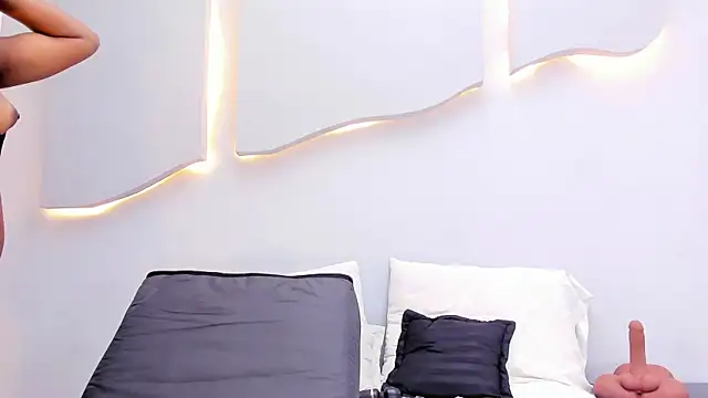 emilydiaaz - EmilyDiaaz's free webcam - UK Sex Cams