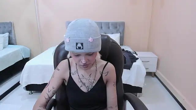 Bela_Craxkerr webcam