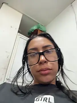 Webcam Model (pregnant_sofii18)  is live.Free join now!