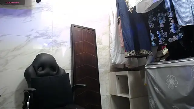 kyra_jeet - Kyra_jeet's free webcam - UK Sex Cams