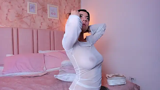 anntonella_watson (F young) - clinging and loud moans