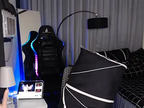 alexsuckable01 live sex cam