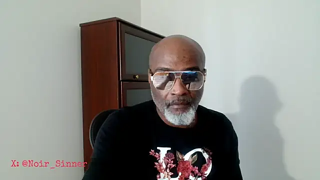 sinnernoir - Sinnernoir's free webcam - UK Sex Cams