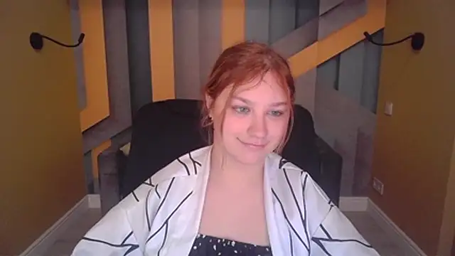 AngelinaLow webcam