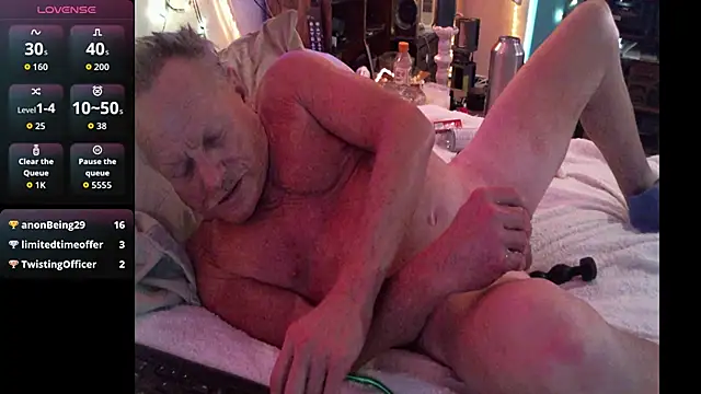 Pussyeat2please webcam