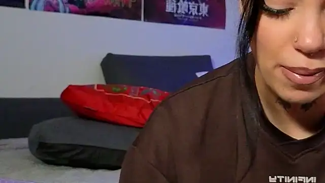 KiraQuinn1 live sex cam