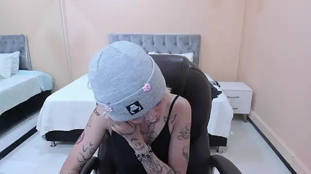 Bela_Craxkerr webcam