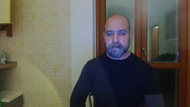 amirdib2025 - AMIRDIB2025's free webcam - UK Sex Cams