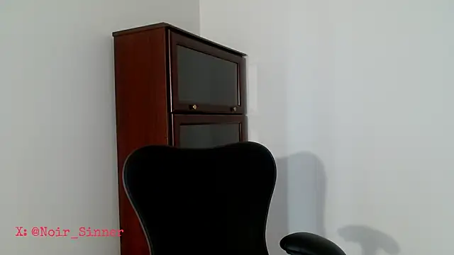 sinnernoir - Sinnernoir's free webcam - UK Sex Cams