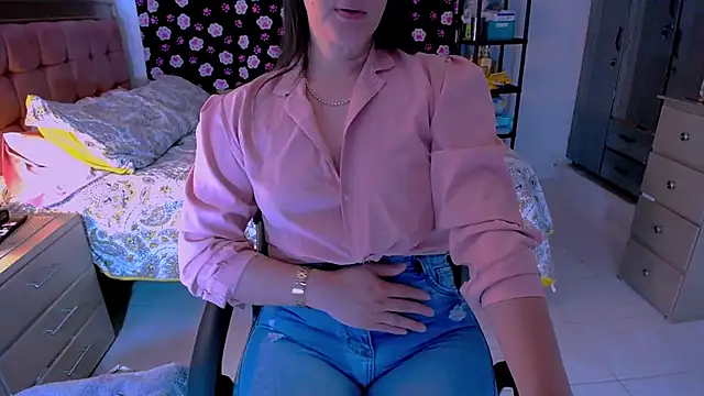 BitterMomXxx webcam