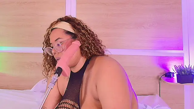 Your_big_ebony_goddness webcam