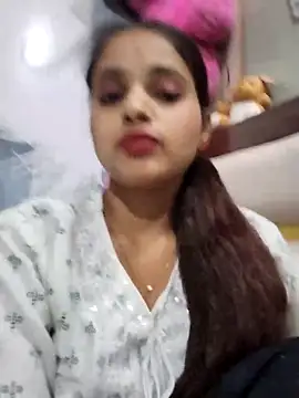 Naina11100 webcam