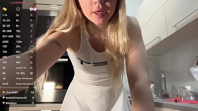 AlexaDeviliciouss webcam