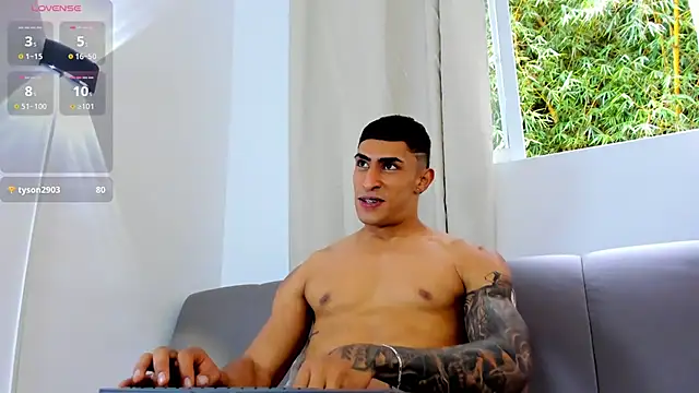 Mr_adrian live sex cam