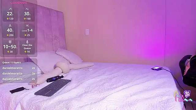 Ashley_Beaomunt webcam