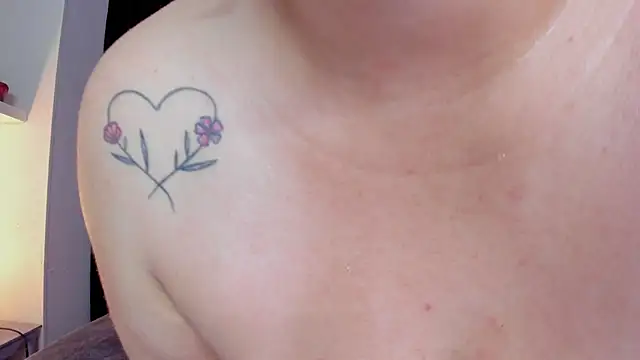 ScarletBigTitties webcam