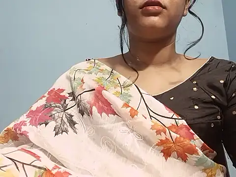 emma_4433 (F teen) - Show Boobs in Public