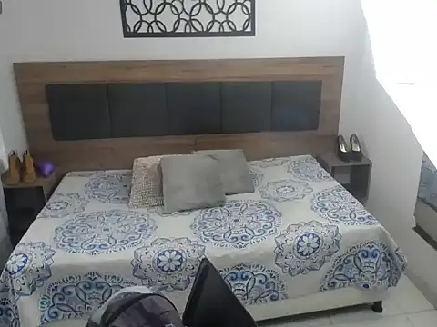 miss_charlott_18 webcam