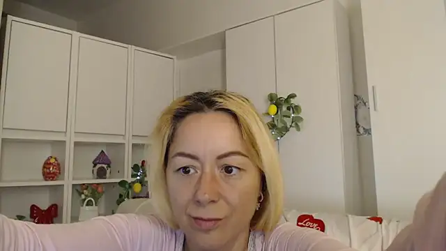 _karolynesyera_ - _karolynesyera_'s free webcam - UK Sex Cams