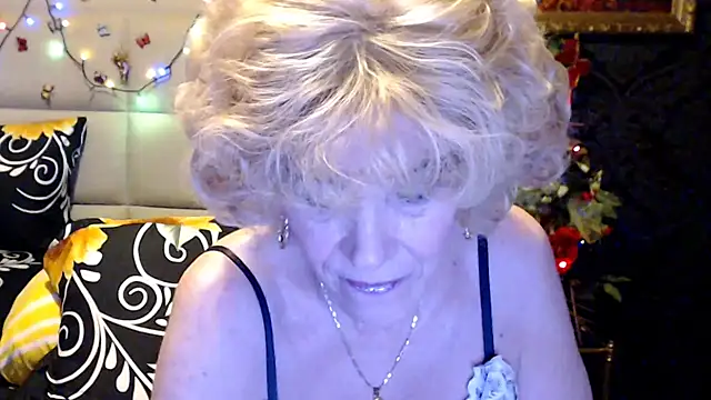 HappyWomanOn webcam