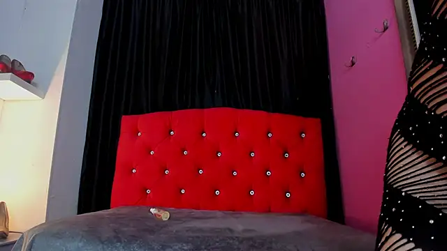 ScarletBigTitties webcam