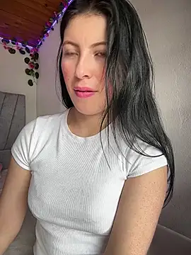 Webcam Model (GiuliaBianchi)  is live.Free join now!