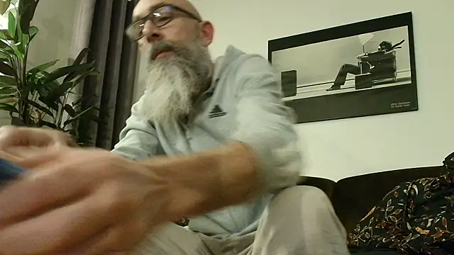 kingsscepter (Ask my age) - tribute to your king