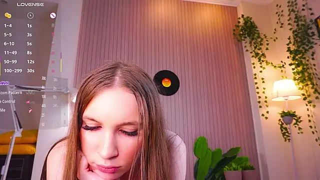 Nayeomy live sex cam