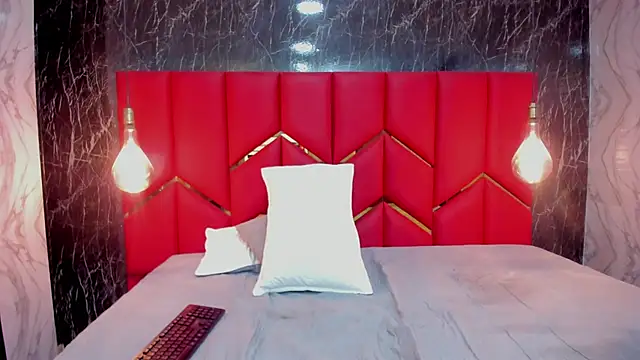 LatinaHoleQueen webcam