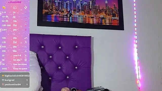 ebony_NeighborMoans webcam