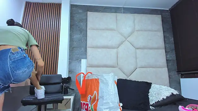 vaiolett_smith - Vaiolett_Smith's free webcam - UK Sex Cams