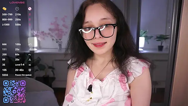 hannahayles (F teen) - 💖my breasts are trying to get out of my